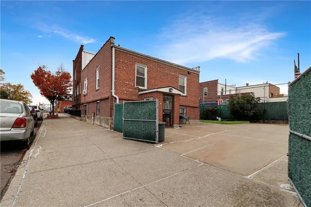 a view of multiple houses with a yard
