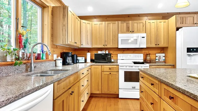 $800,000 | 14 Golden Way, New Gloucester, ME 04260