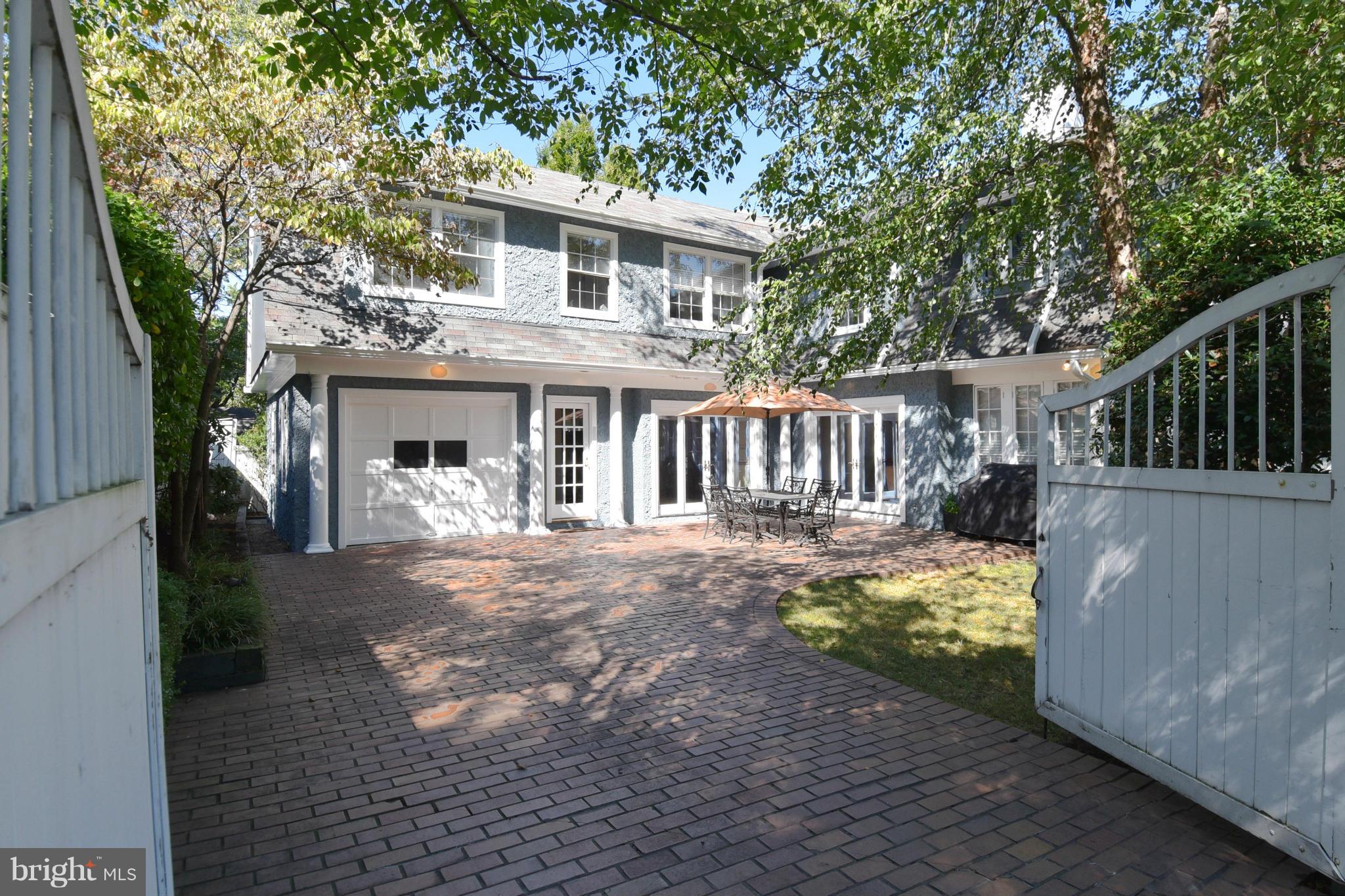 400 Russell Road Alexandria, VA 22301 - Photo 1 of 30 Exterior (General)
