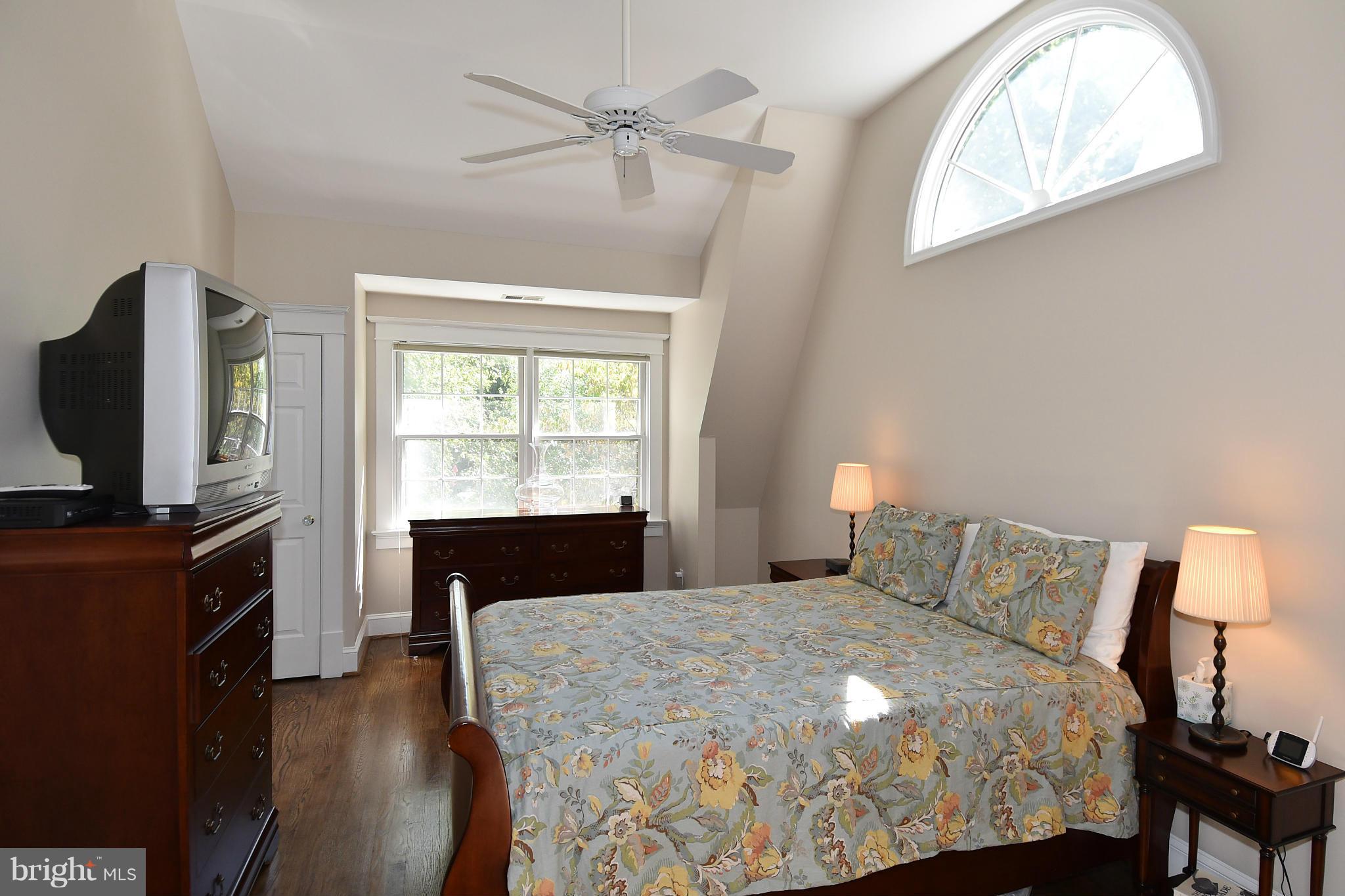 400 Russell Road Alexandria, VA 22301 - Photo 23 of 30 Bedroom (Master)