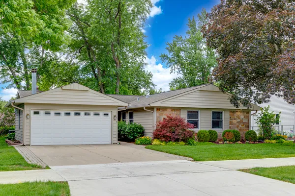 $465,000 | 955 Bernard Drive, Buffalo Grove, IL 60089