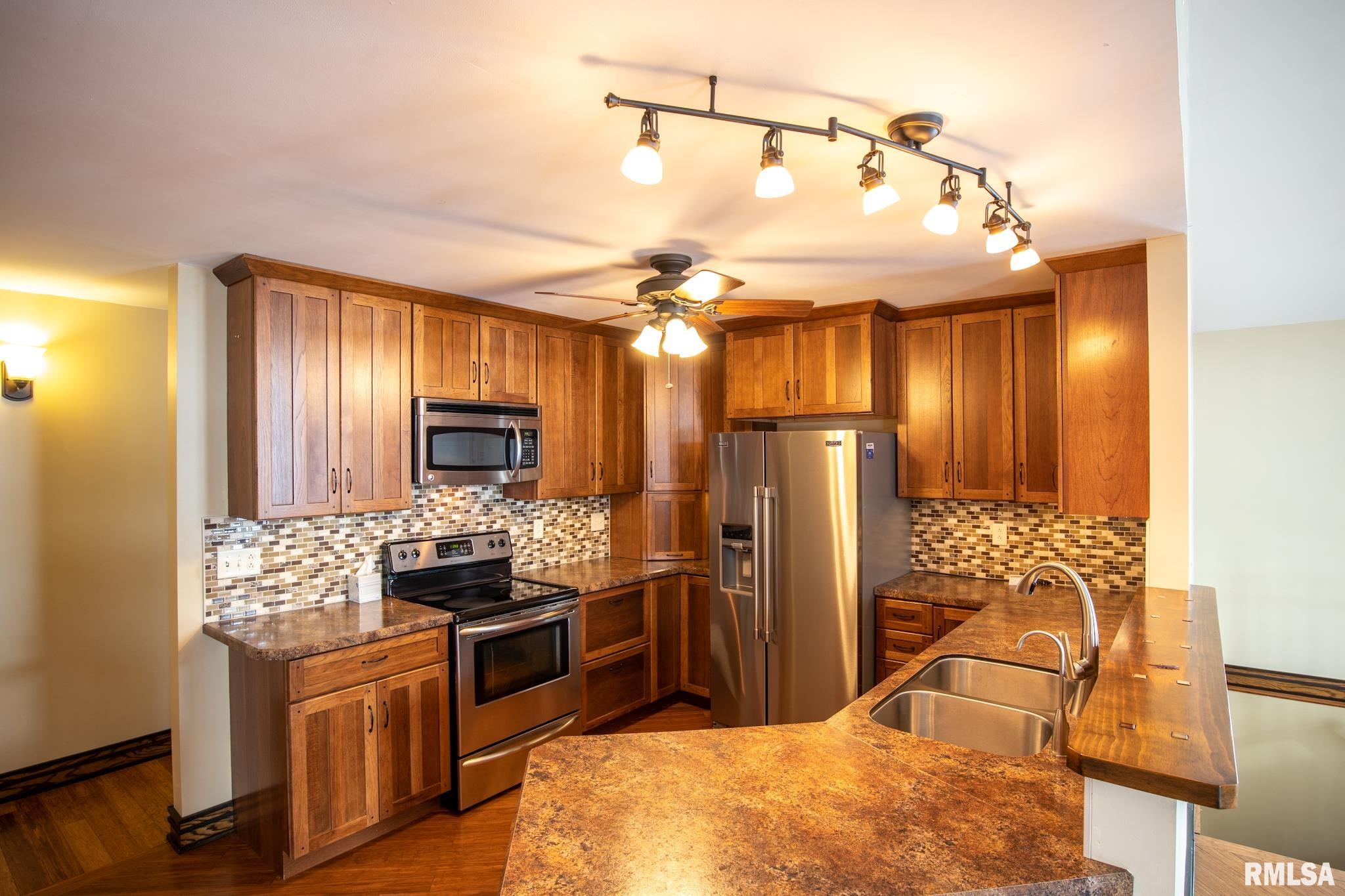 185 Wing Lane Avon, IL 61415 - Photo 9 of 38 Gallery Image 9