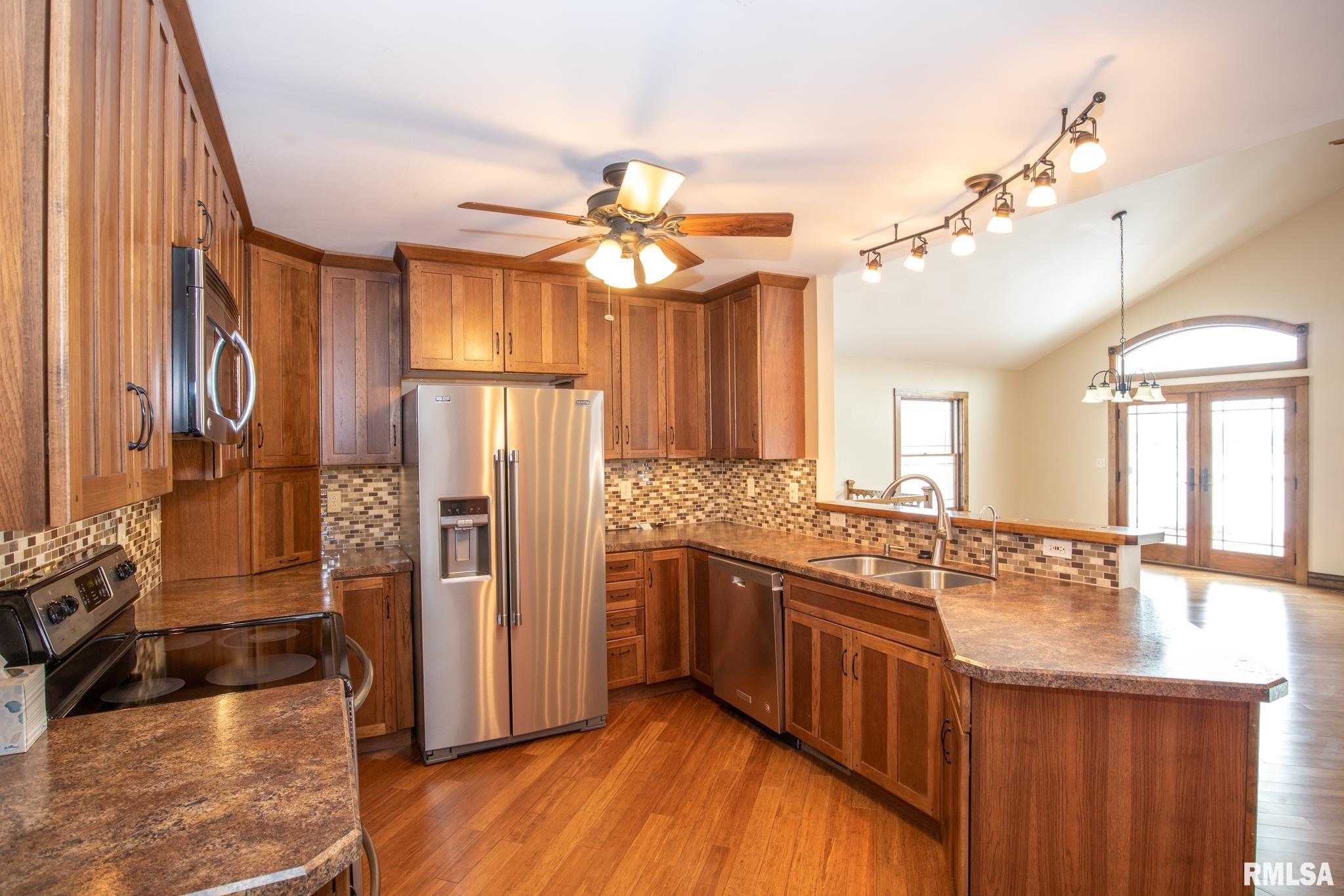 185 Wing Lane Avon, IL 61415 - Photo 10 of 38 Gallery Image 10