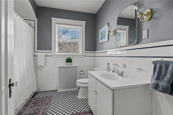 $8,000 | 75 Ayrault Street, Unit 1, Newport, RI 02840