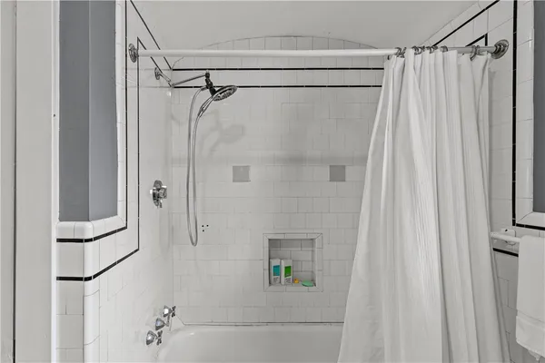 $8,000 | 75 Ayrault Street, Unit 1, Newport, RI 02840