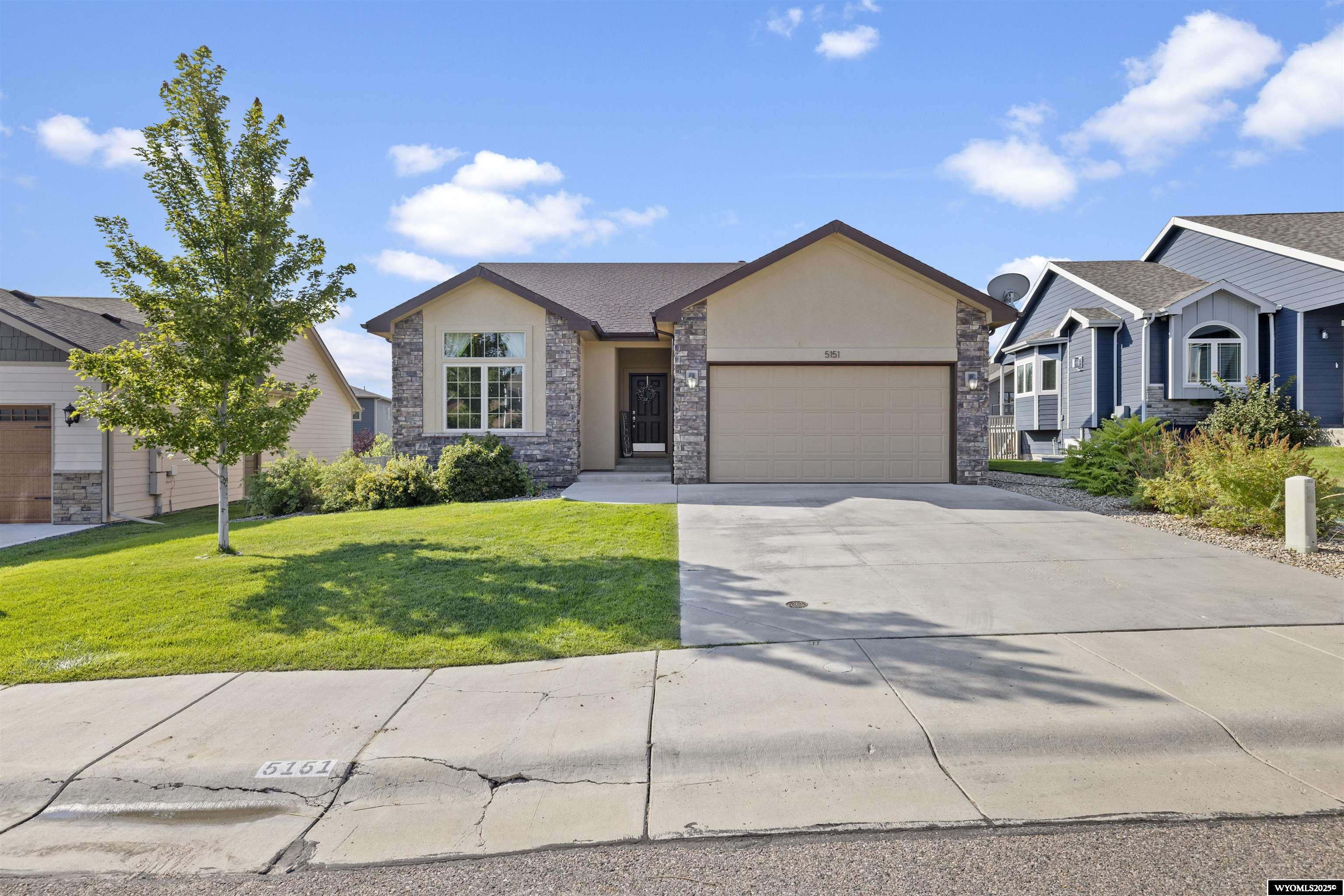 5151 Cheney Loop Casper, WY 82609 - Photo 3 of 39