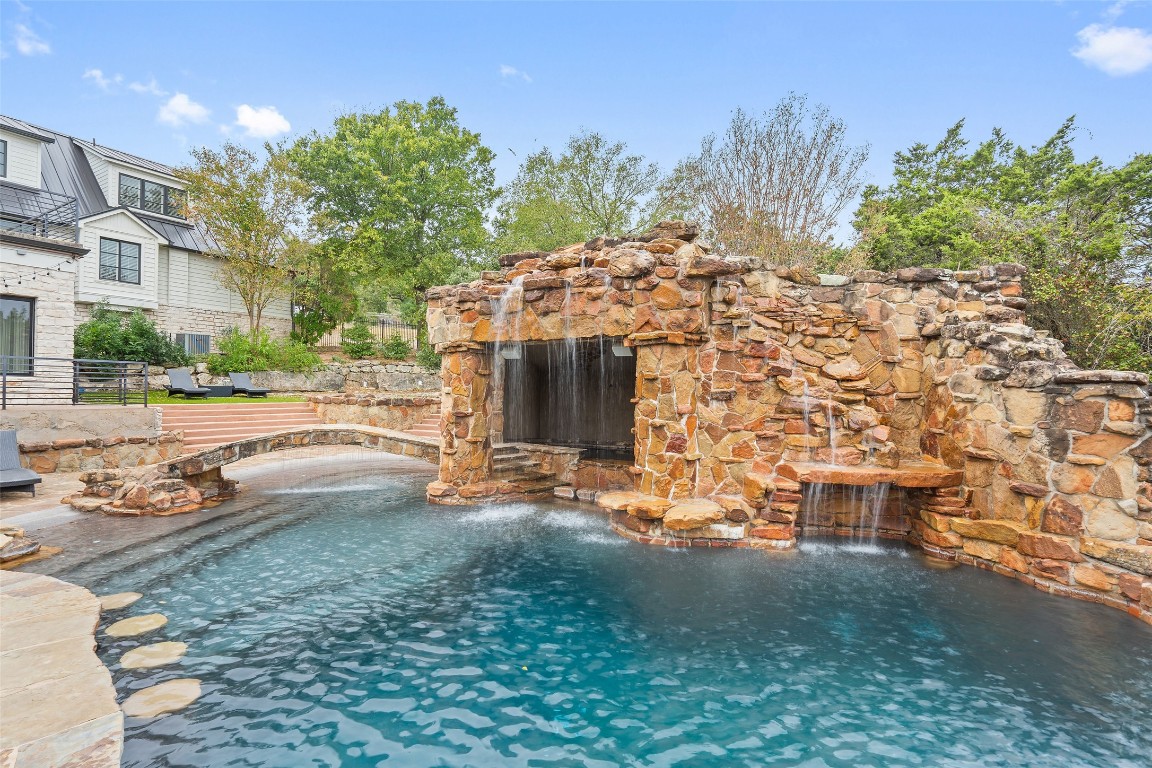 29 Pascal Lane Austin, TX 78746 - Photo 29 of 38