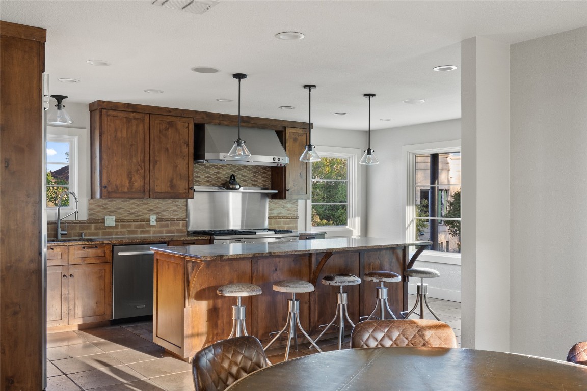 29 Pascal Lane Austin, TX 78746 - Photo 4 of 38