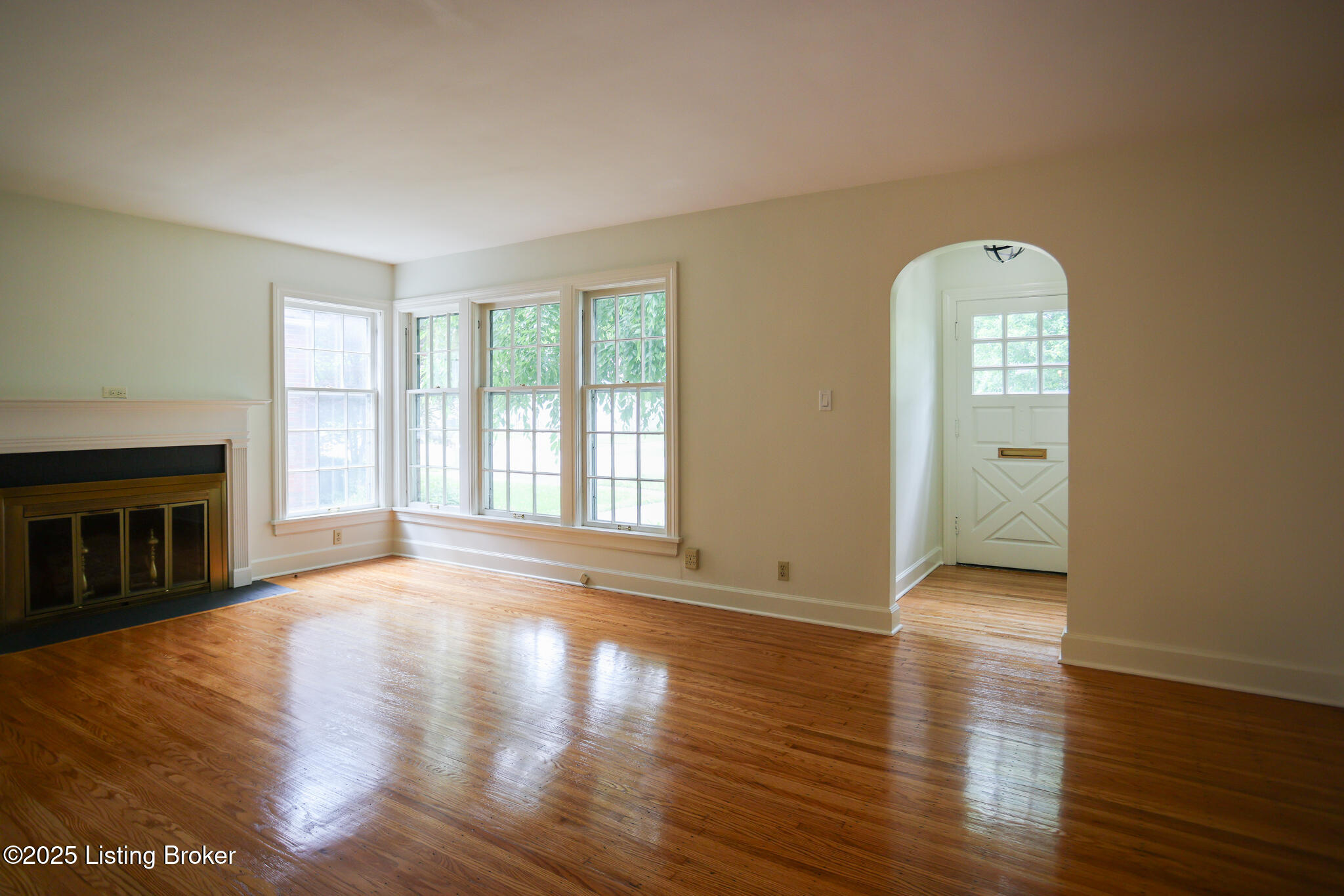 4206 Churchill Road Louisville, KY 40207 - Photo 8 of 39 4206 Churchill-7