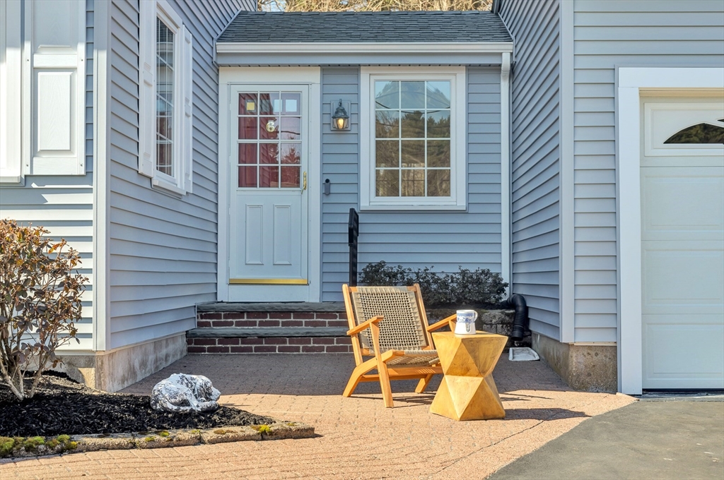 a wooden bench sitting in front of a building