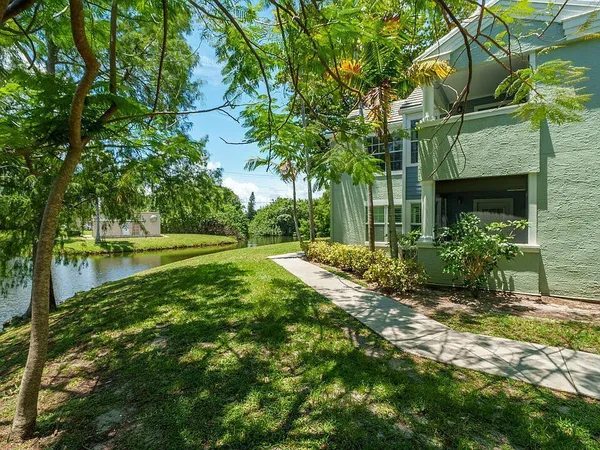 $2,000 | 1050 Crystal Way, Unit L, Delray Beach, FL 33444