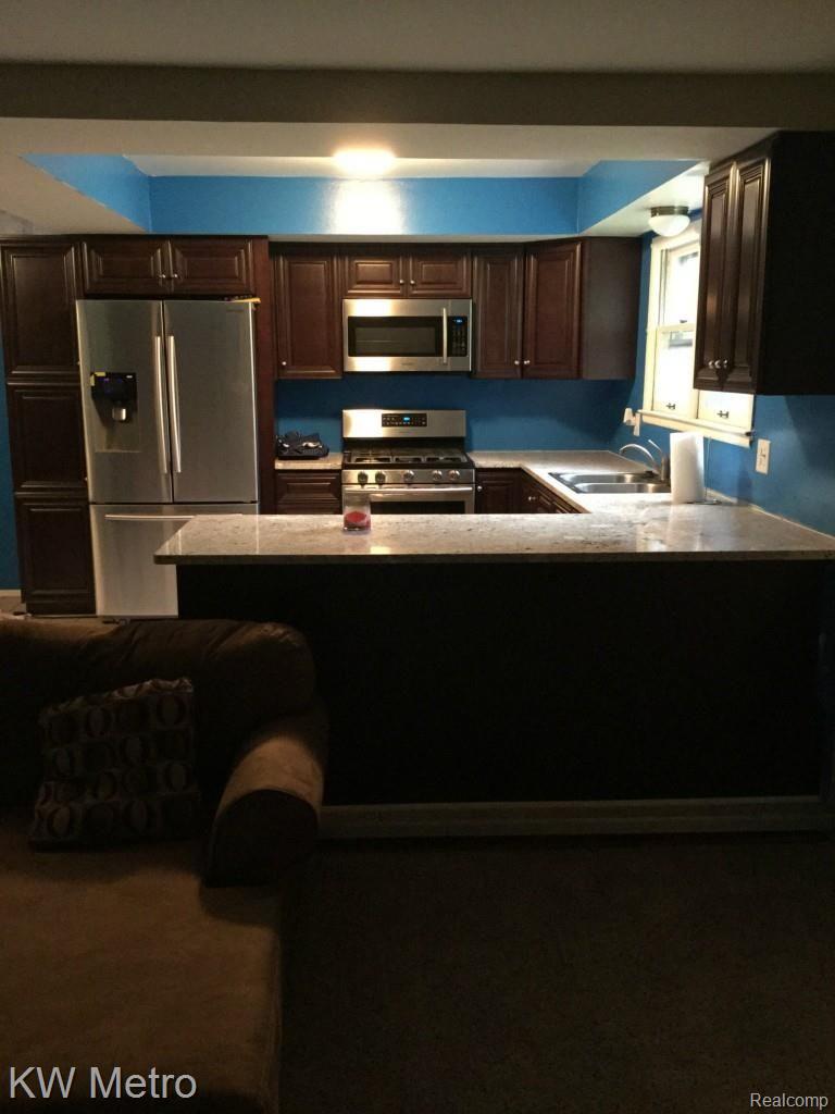 29845 Rambling Road Southfield, MI 48076 - Photo 7 of 14 2015-08-27 08.41