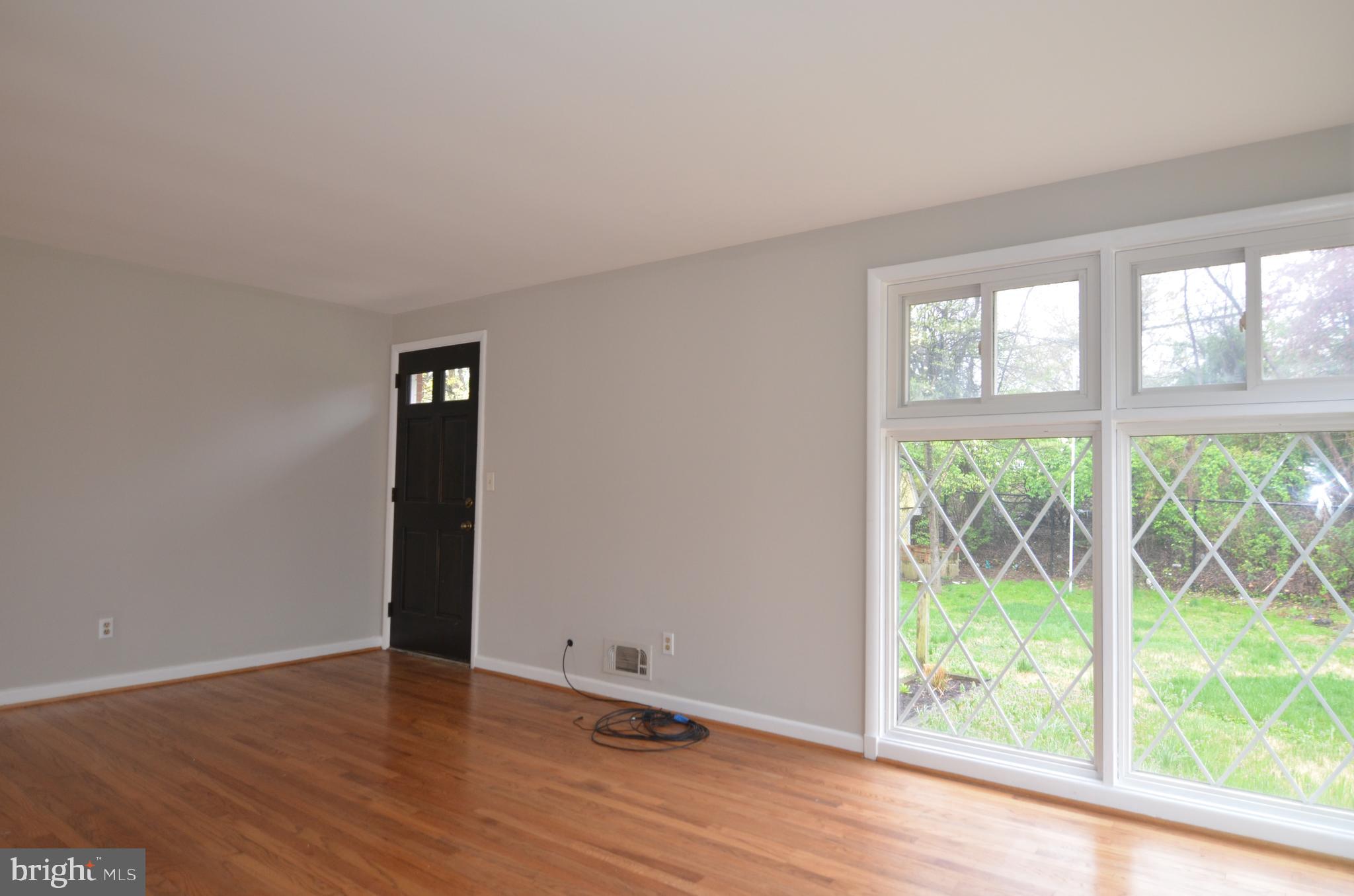 4310 Robert Court Silver Spring, MD 20906 - Photo 8 of 26 LIVING ROOM