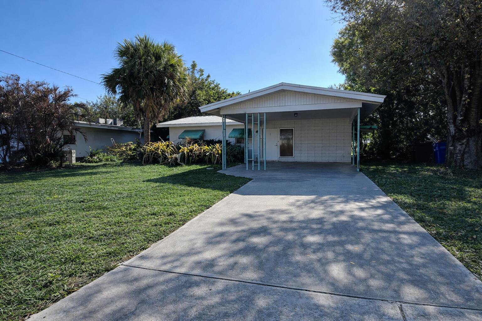 1016 Colonial Road Fort Pierce, FL 34950 - Photo 3 of 11 C17E80B9-8C83-4DE6-82CF-7135C413107A