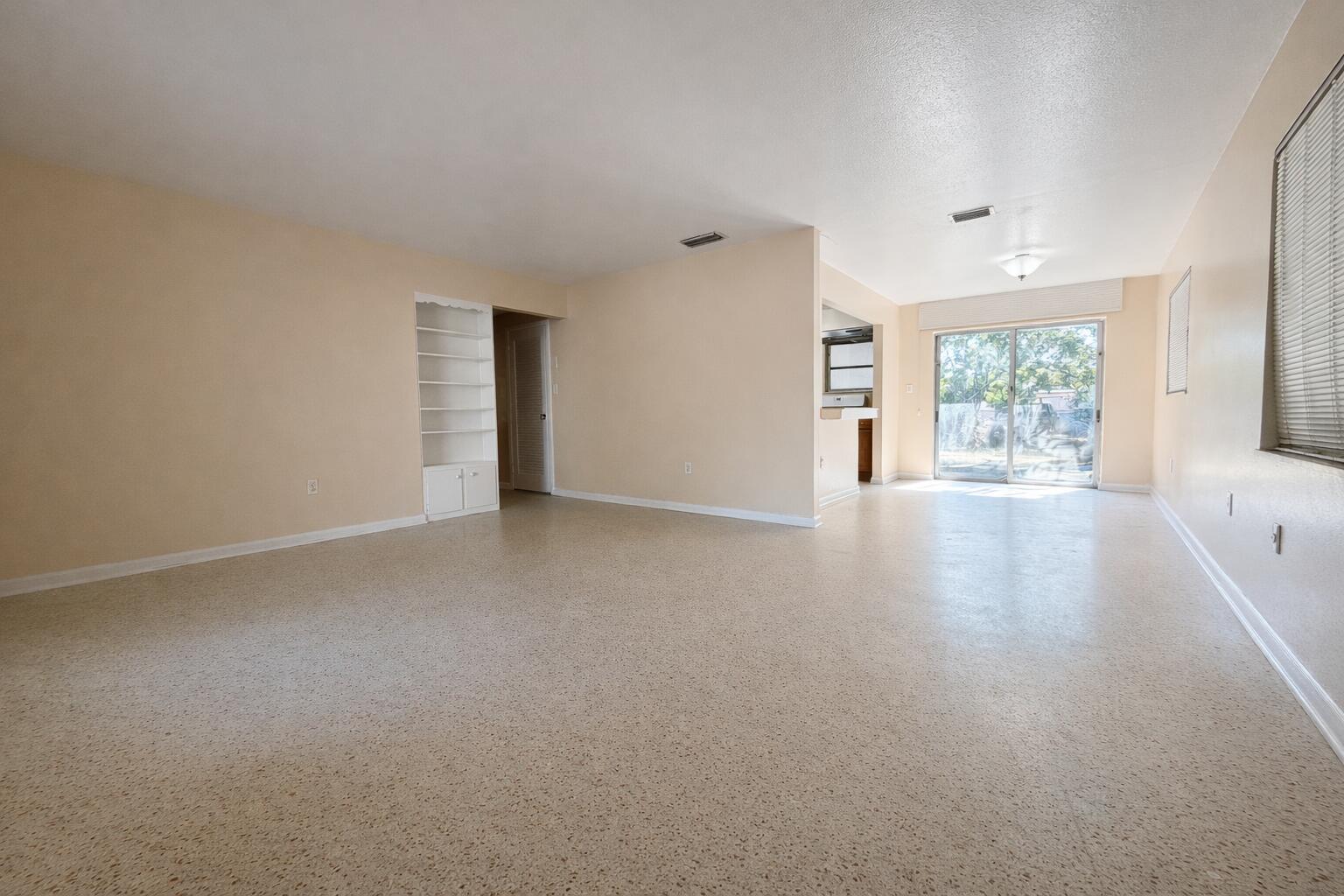 1016 Colonial Road Fort Pierce, FL 34950 - Photo 4 of 11 647B2F6F-D707-4B3B-91FA-D8D656FE927F