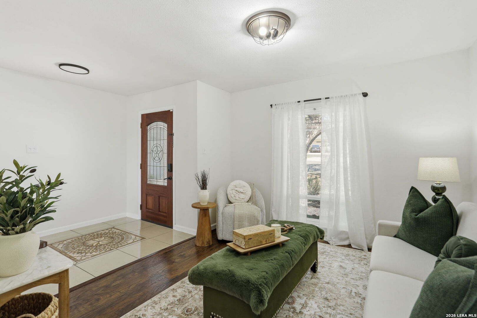7106 Comanche Ridge Drive Converse, TX 78109 - Photo 12 of 36 a living room with furniture