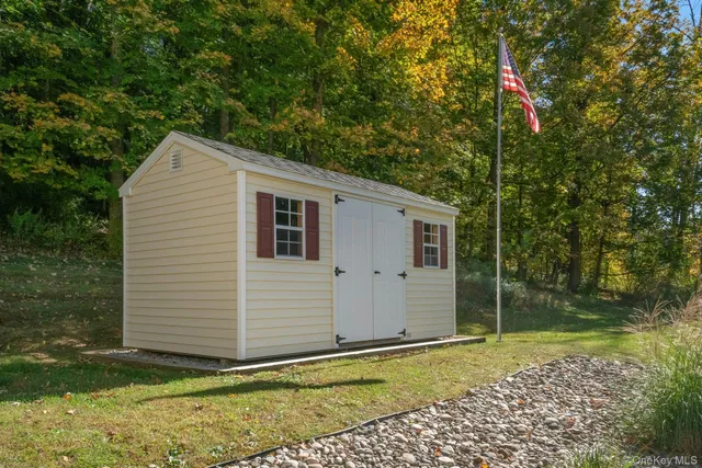 a view of a house with a backyard