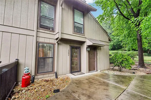 $180,000 | 1202 Cumberland Court Southeast, Smyrna, GA 30080
