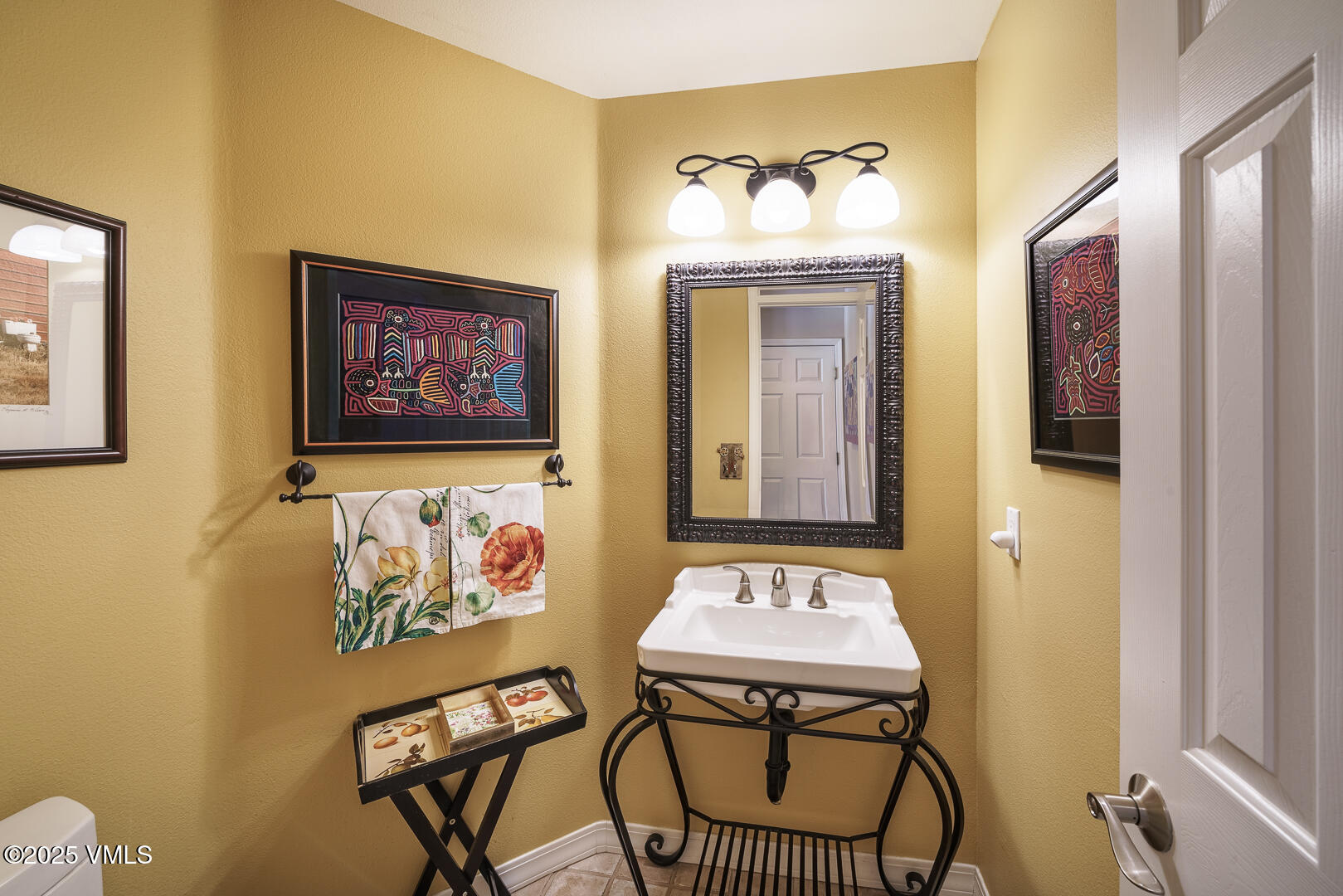 881 June Creek Road Edwards, CO 81632 - Photo 7 of 103 881_June_Creek_Interiors_018