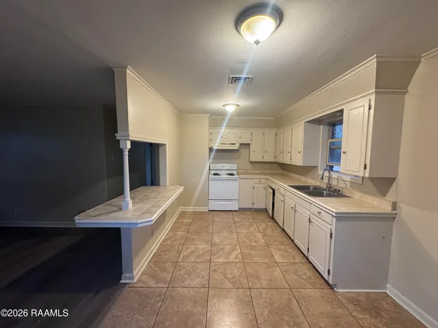 $1,300 | 300 Belle Homme Drive, Lafayette, LA 70506