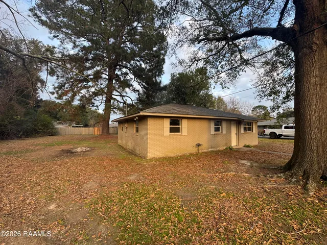$1,300 | 300 Belle Homme Drive, Lafayette, LA 70506