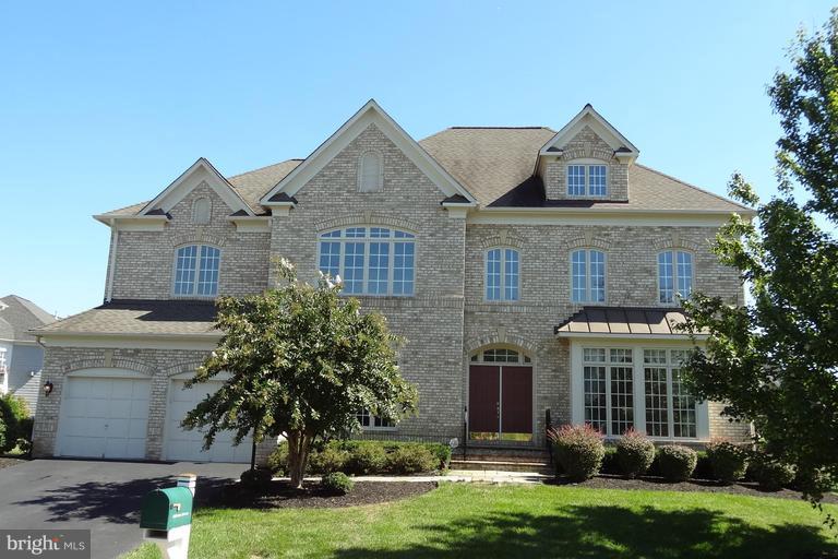 8530 Link Hills Loop Gainesville, VA 20155 - Photo 1 of 30 Exterior (Front)