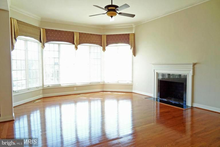 8530 Link Hills Loop Gainesville, VA 20155 - Photo 12 of 30 Family Room
