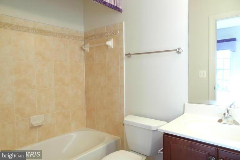 8530 Link Hills Loop Gainesville, VA 20155 - Photo 24 of 30 Bath