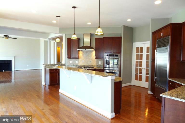 8530 Link Hills Loop Gainesville, VA 20155 - Photo 8 of 30 Kitchen