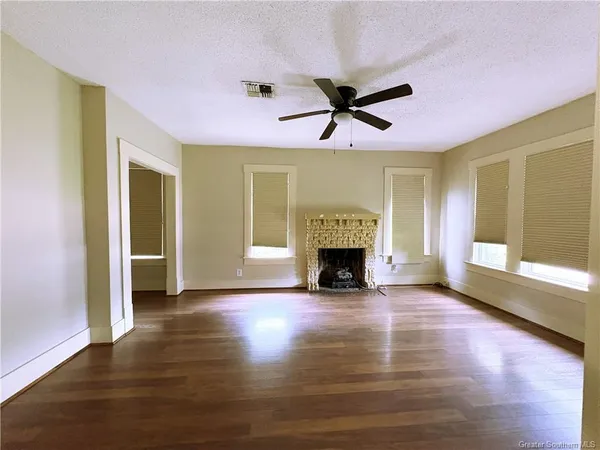 $1,200 | 512 11th Street, Lake Charles, LA 70601