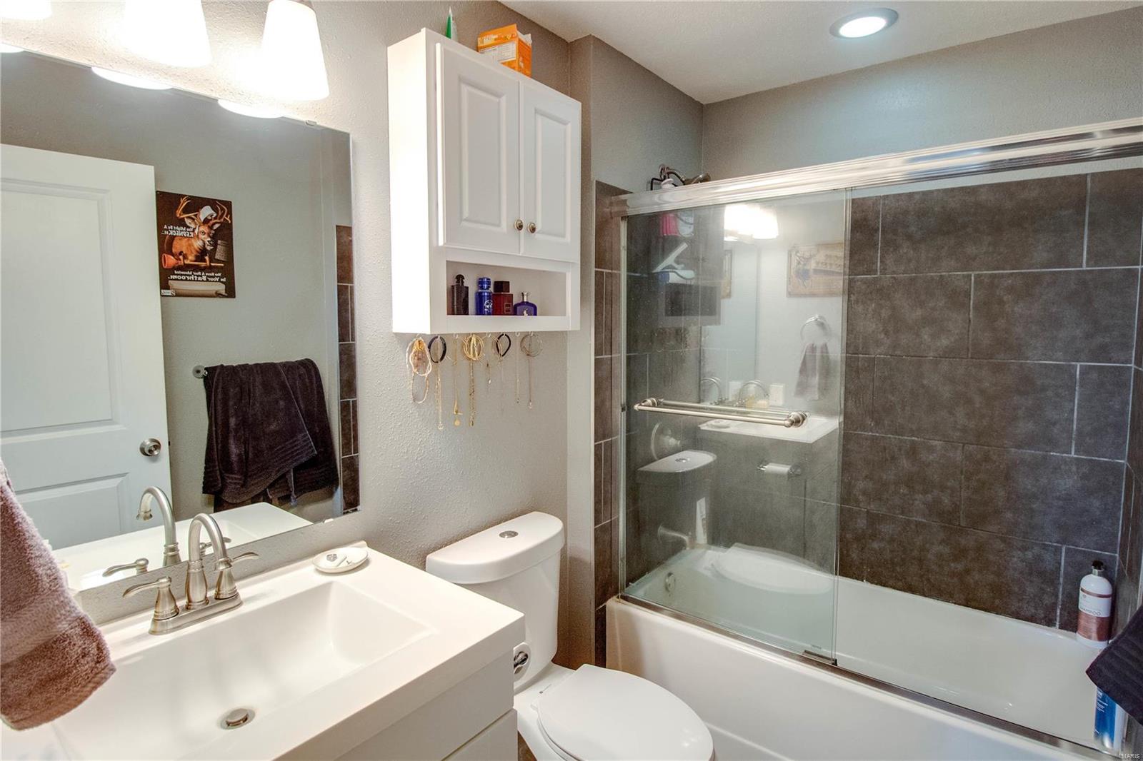 31232 Ingham Lane Brighton, IL 62012 - Photo 19 of 34