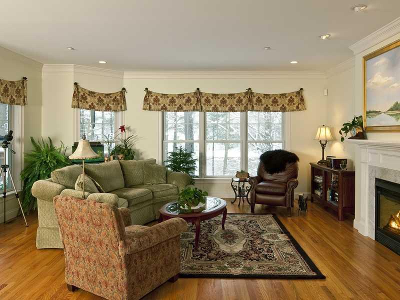 100 Shepard's Cove Road, Unit K2 Kittery, ME 03904 - Photo 6 of 24 Living Room. Wonderful living room...