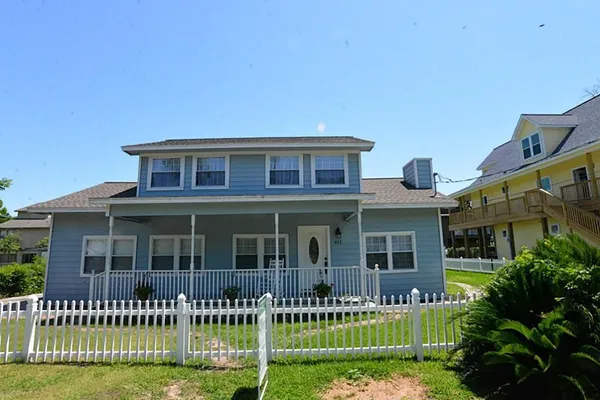 $2,700 | 911 Hawthorne Road, Clear Lake Shores, TX 77565