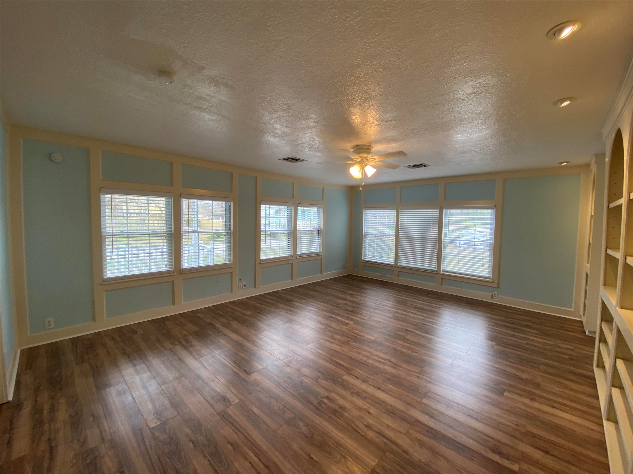 911 Hawthorne Road Clear Lake Shores, TX 77565 - Photo 17 of 50 Beautiful Windows And Molding Frame Out This Room