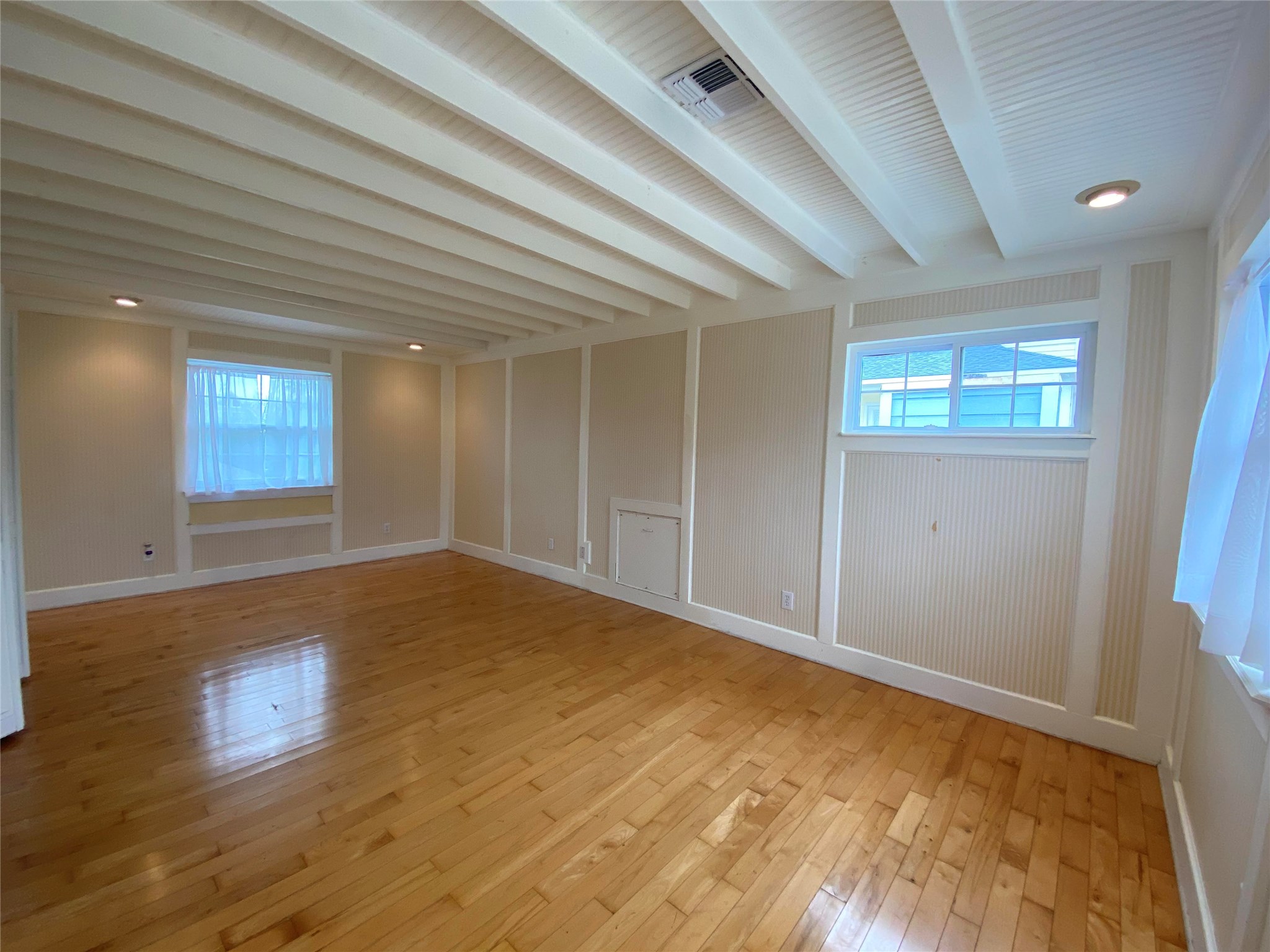 911 Hawthorne Road Clear Lake Shores, TX 77565 - Photo 28 of 50 So Much Space For A Bedroom And An Additional Study/Media/Sitting Area