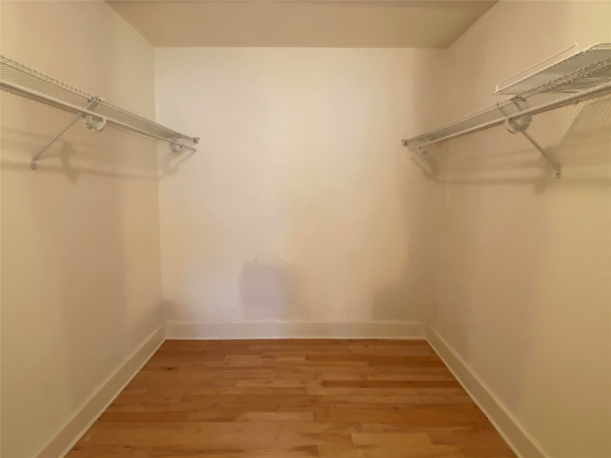 911 Hawthorne Road Clear Lake Shores, TX 77565 - Photo 32 of 50 HUGE Walk In Closet In This Master Bathroom! Approx 9x8 - Almost another room!