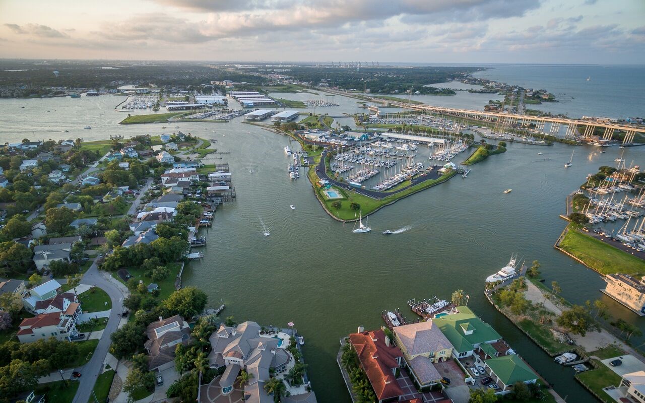 911 Hawthorne Road Clear Lake Shores, TX 77565 - Photo 35 of 50 Water Lover's Dream!.....Just Steps Away From Clear Lake And Galveston Bay!