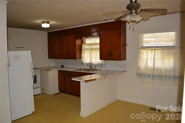 $185,000 | 624 Broadway Street Northwest, Lenoir, NC 28645