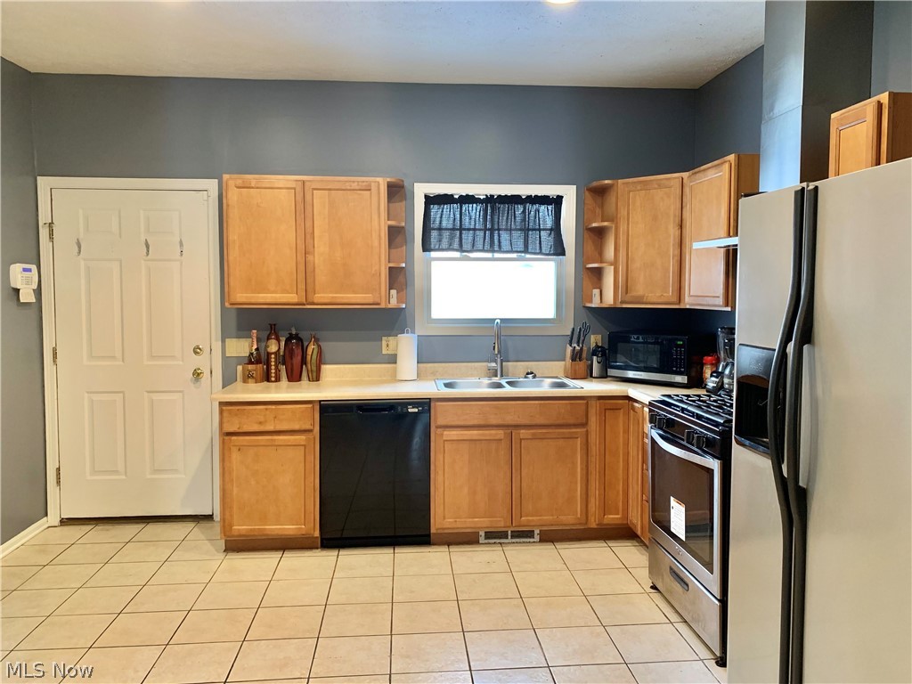 3616 Chelton Road Cleveland, OH 44120 - Photo 4 of 27