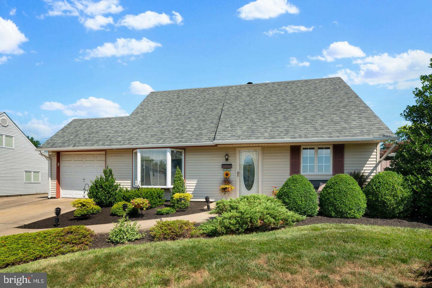 11 Tinsel Road Levittown, PA 19056 - Photo 2 of 35 Exterior Front