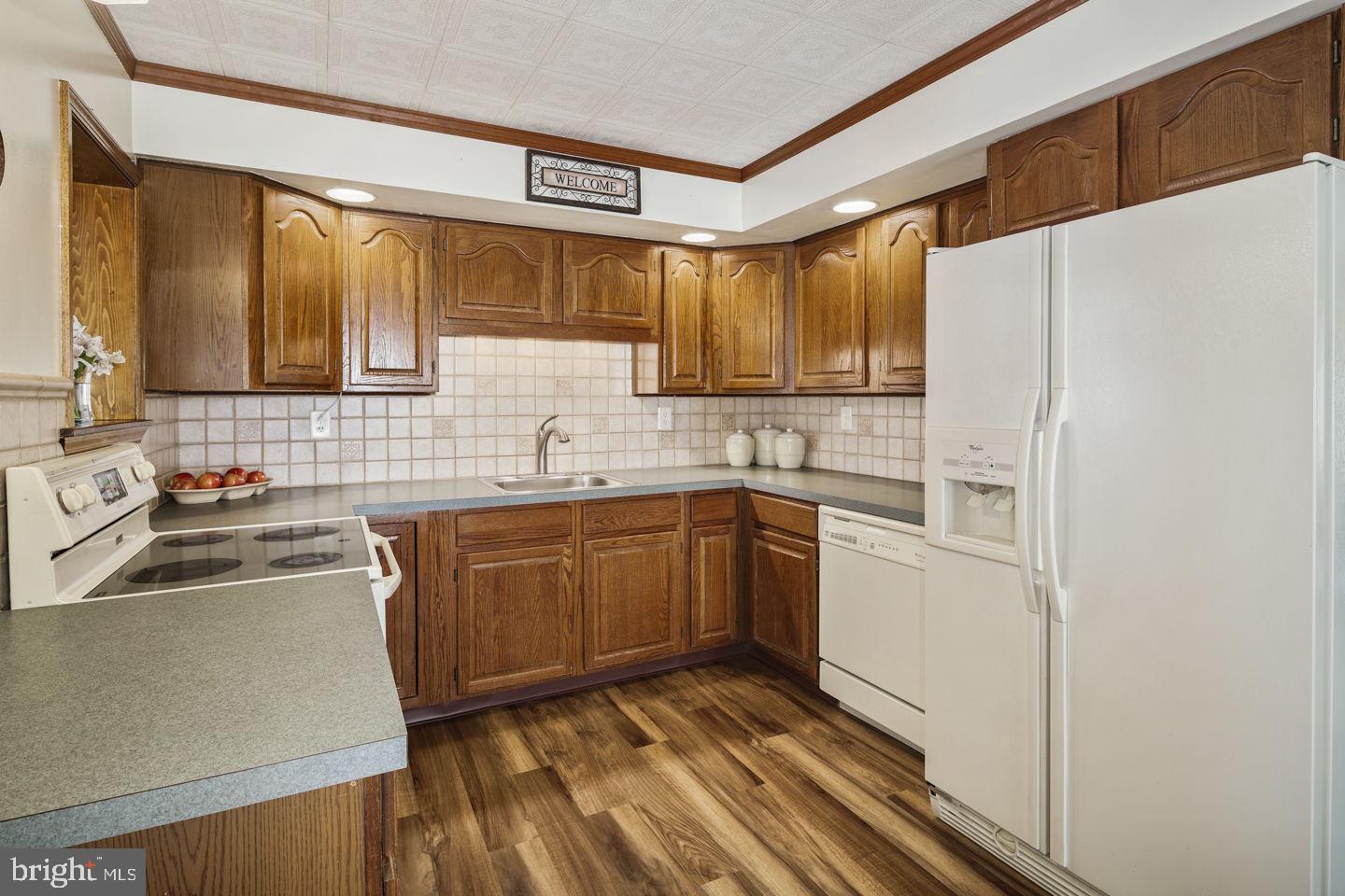 11 Tinsel Road Levittown, PA 19056 - Photo 12 of 35 Gallery Image 12