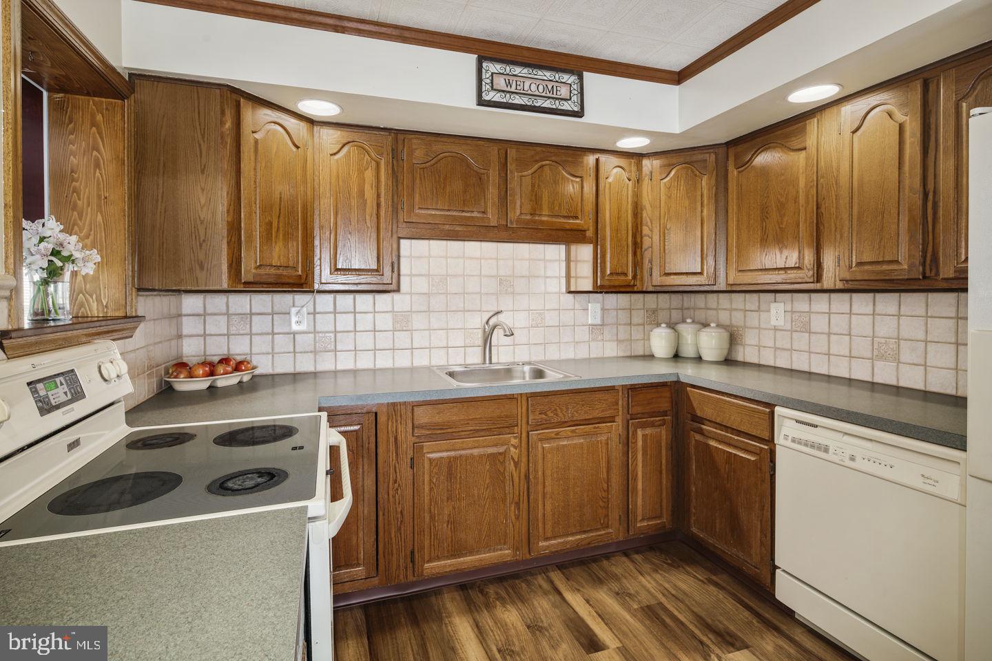 11 Tinsel Road Levittown, PA 19056 - Photo 13 of 35 Gallery Image 13