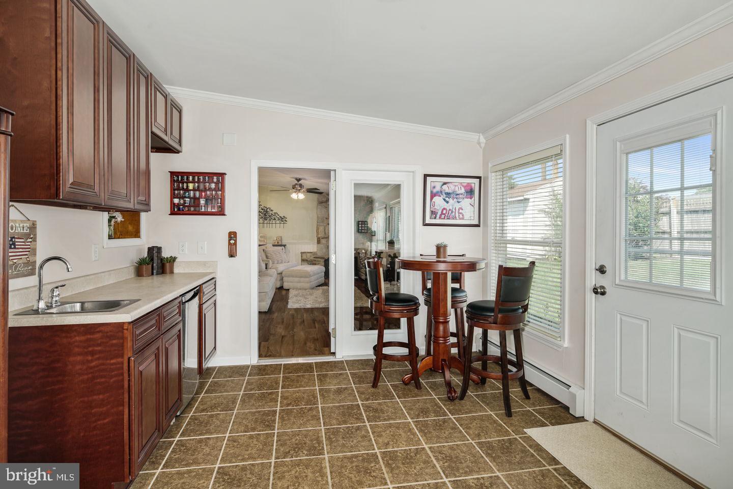 11 Tinsel Road Levittown, PA 19056 - Photo 19 of 35 Wet Bar