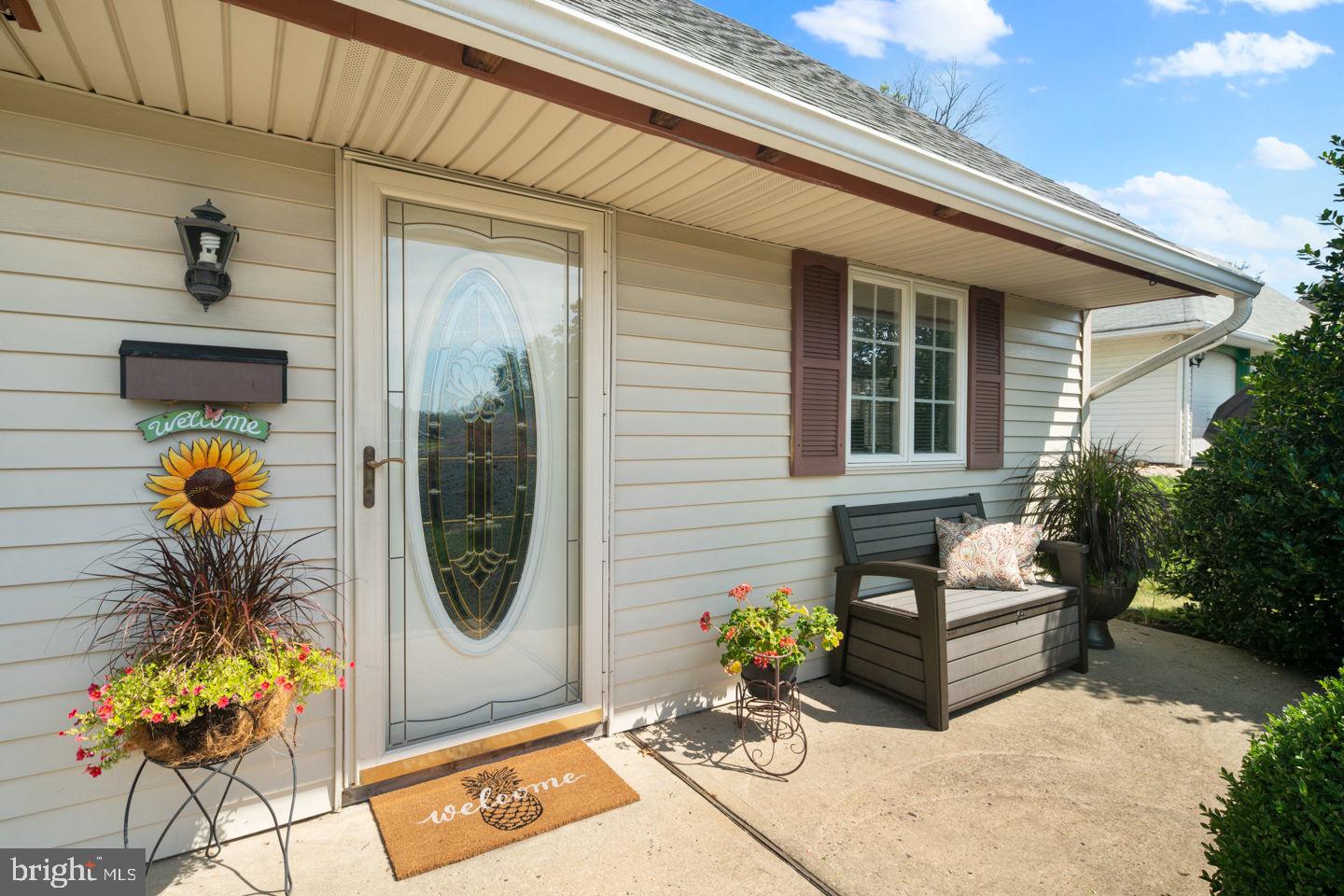 11 Tinsel Road Levittown, PA 19056 - Photo 4 of 35 Front Patio