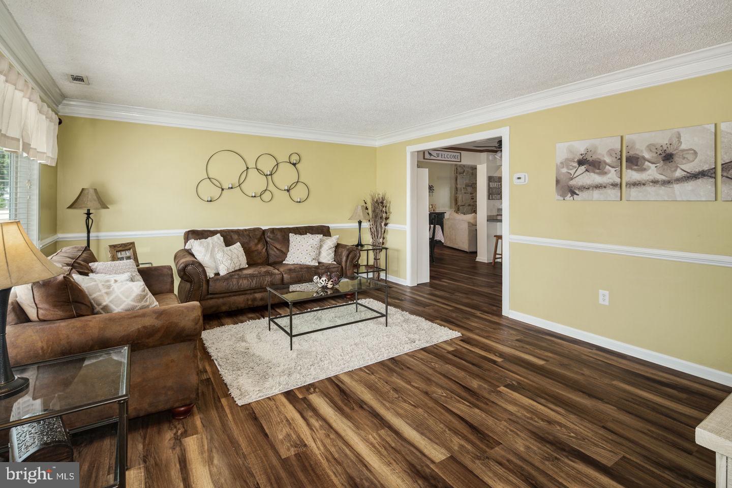 11 Tinsel Road Levittown, PA 19056 - Photo 5 of 35 Living Room