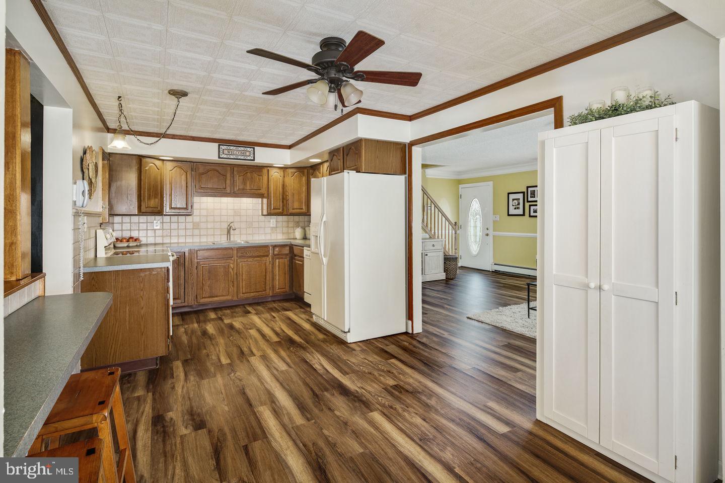 11 Tinsel Road Levittown, PA 19056 - Photo 10 of 35 Kitchen