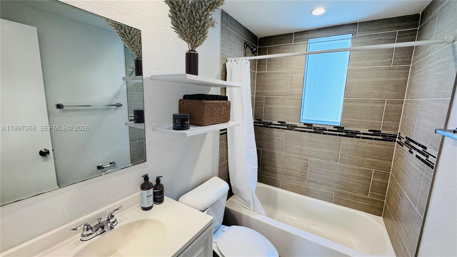 1737 Northwest 3rd Avenue, Unit 2 Miami, FL 33136 - Photo 7 of 8