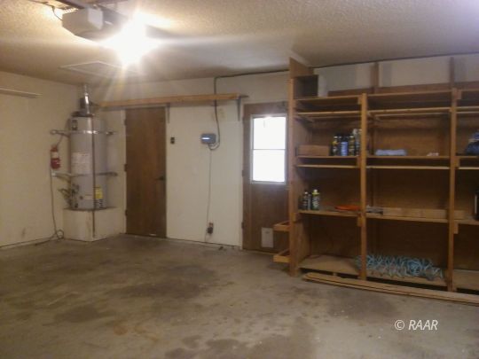 812 Bryann Street Ridgecrest, CA 93555 - Photo 11 of 34 a view of empty room with window