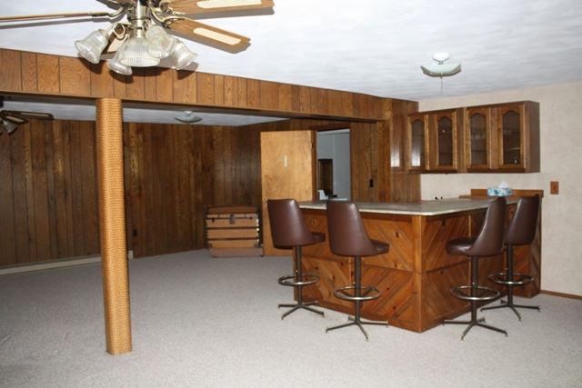 860 Riverside Drive Dixon, IL 61021 - Photo 8 of 13 a workspace with chandelier