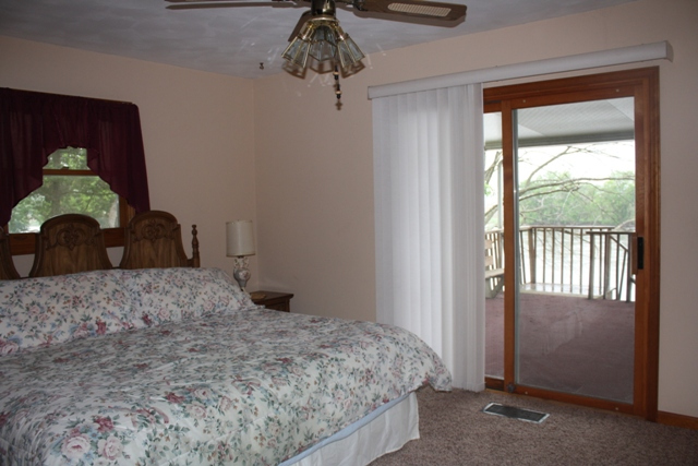 860 Riverside Drive Dixon, IL 61021 - Photo 10 of 13 a bedroom with a bed and a window